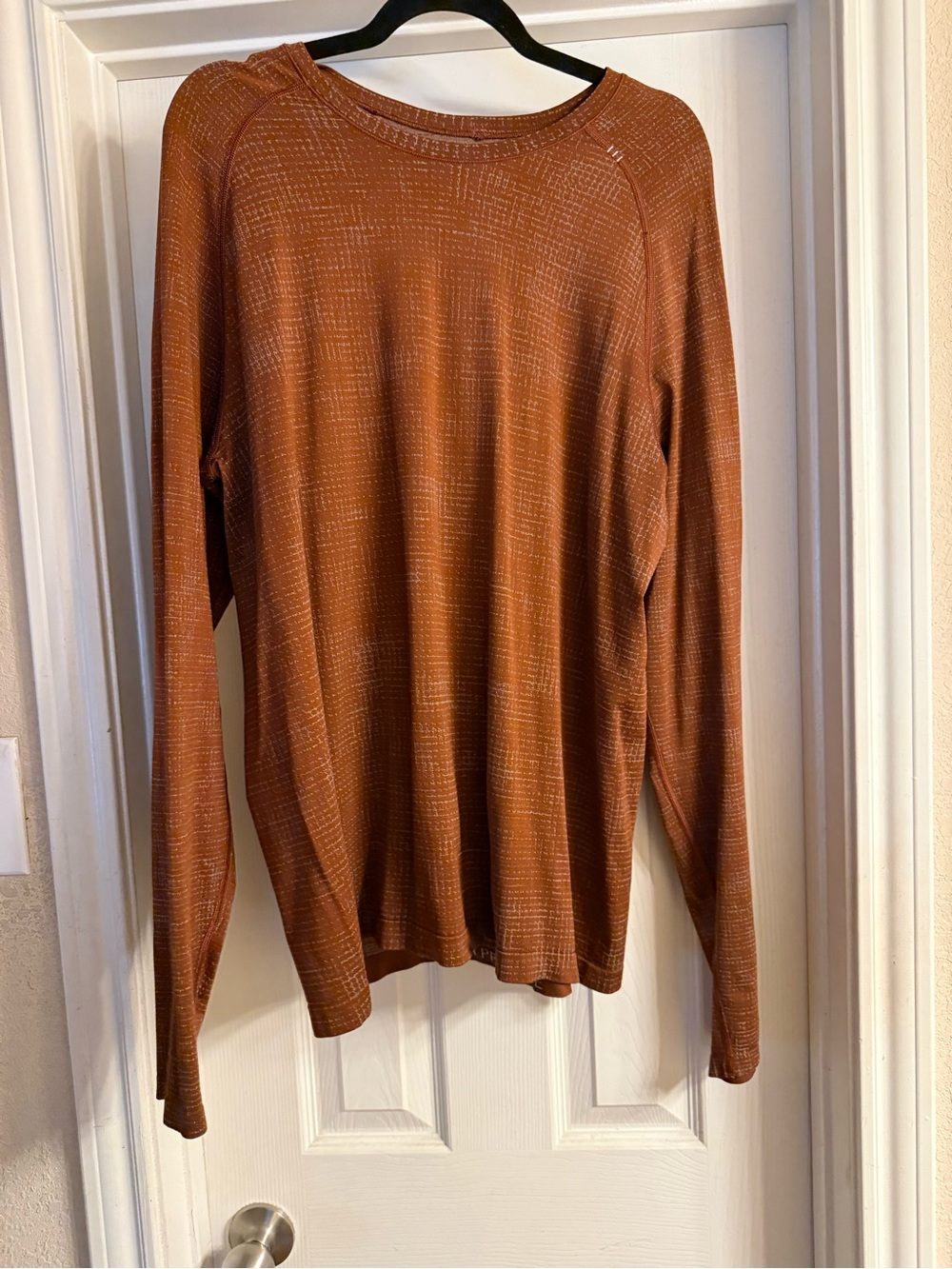 Size XL men’s LULULEMON METAL VENT TECH LONGSLEEVE - Rust